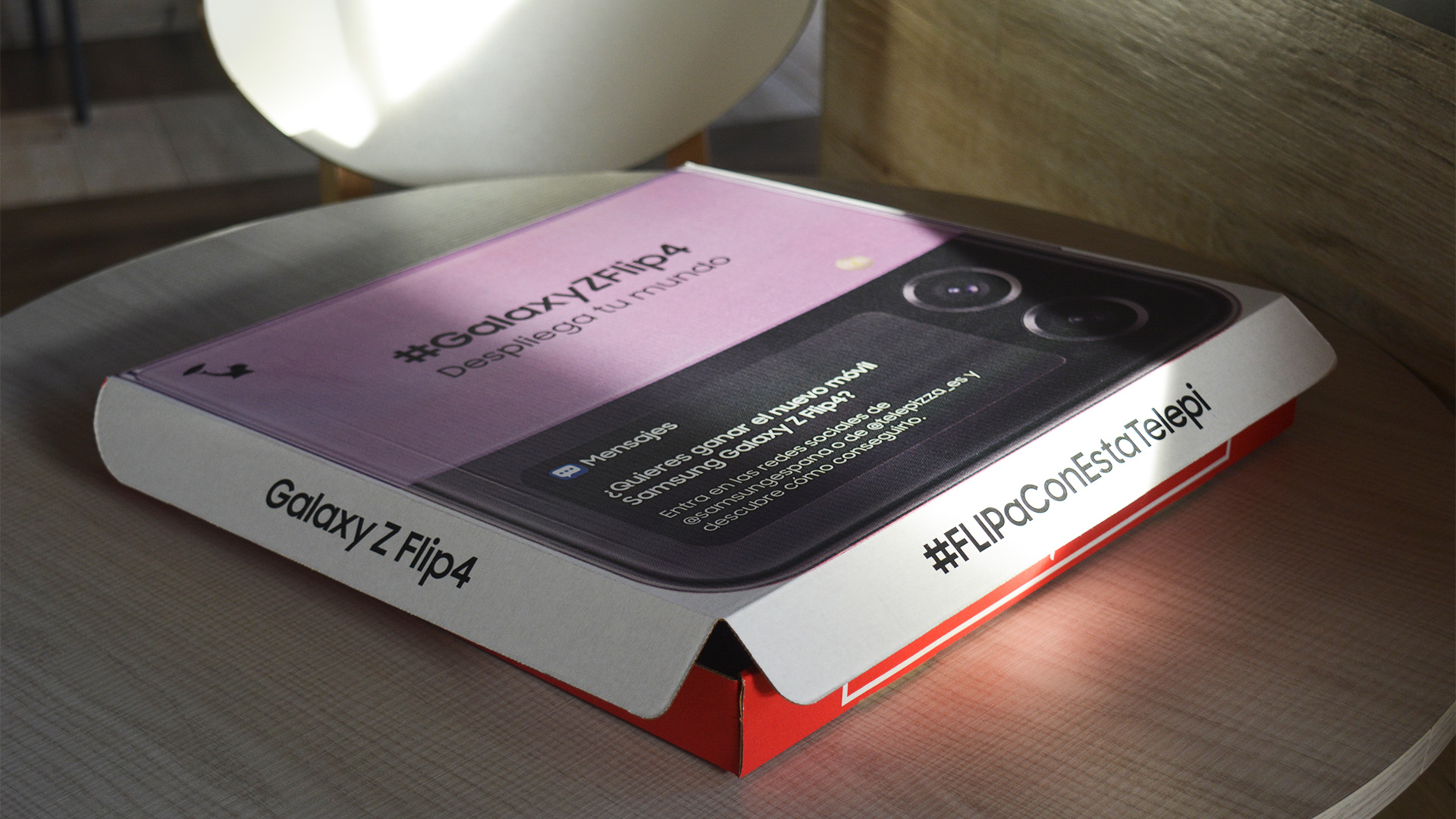 Caja de la campaña de Brand Partnership de Samsung con Telepizza
