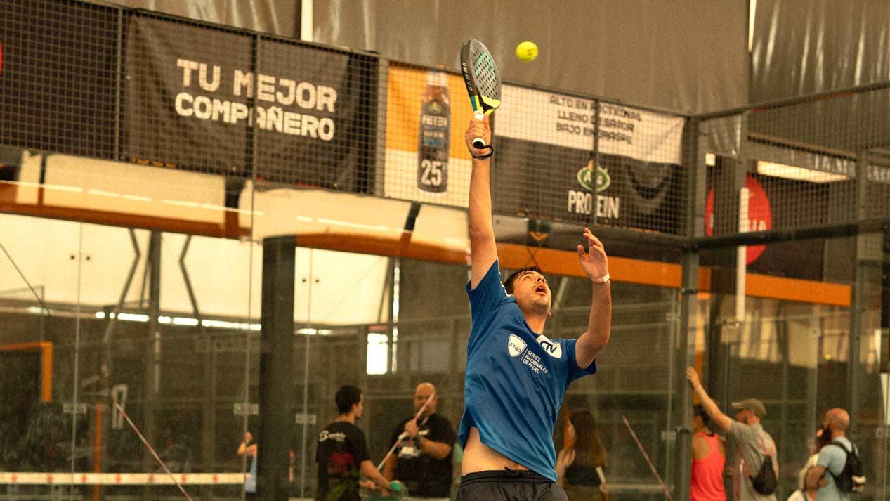 Jugador de padel en campeonato Arla Protein